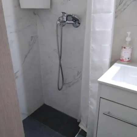 Little Beauty - Happyhostgr - In