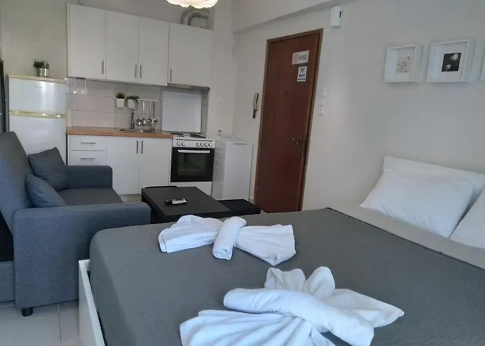 Little Beauty - Happyhostgr - In Platamonas