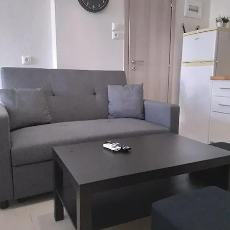 Little Beauty - Happyhostgr - In Platamónasz