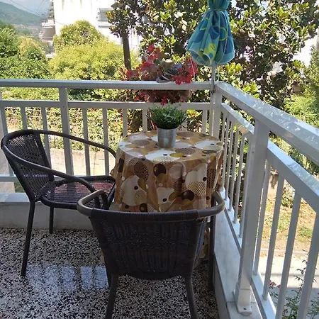 Little Beauty - Happyhostgr - In Platamónasz