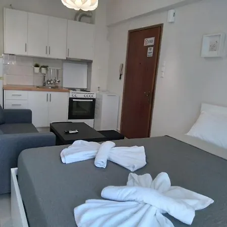 Little Beauty - Happyhostgr - In Platamónasz