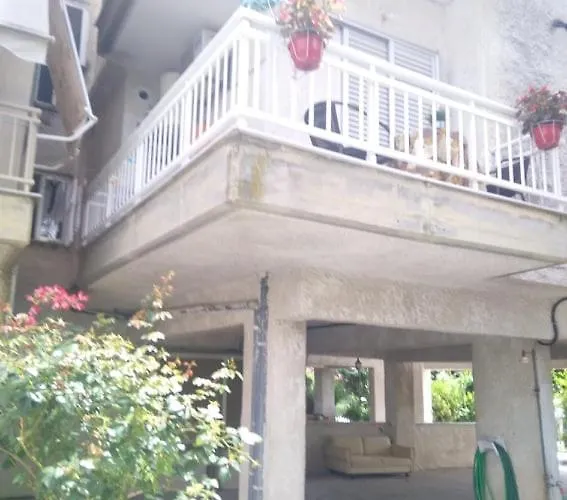 Апартаменты Little Beauty - Happyhostgr - In *