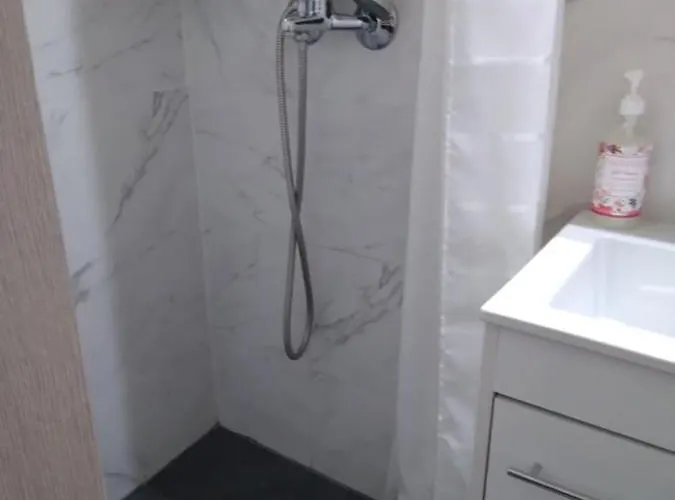 Little Beauty - Happyhostgr - In